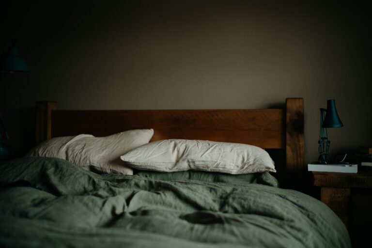 MISTAKES WOMEN MAKE IN BED