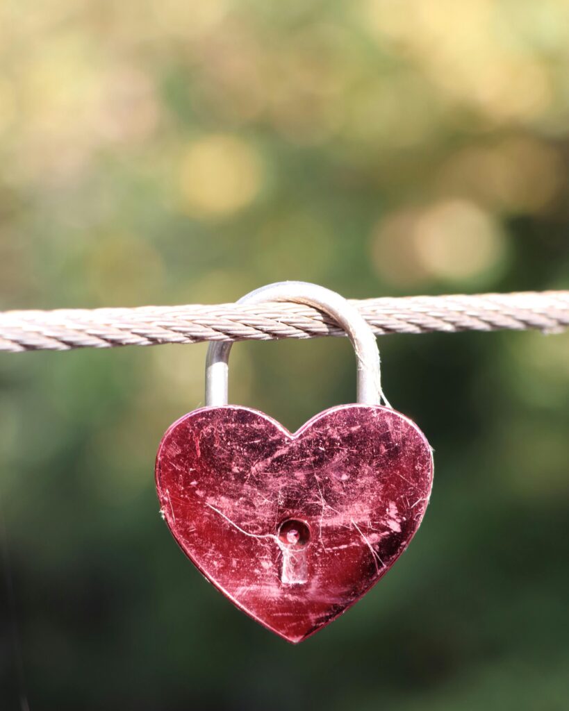 Rope with heart padlock