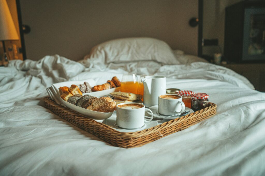 Breakfast tin bed